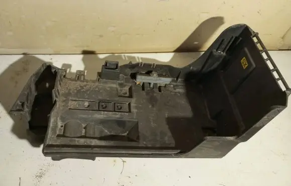 Opel Vectra C Battery box tray 24413805