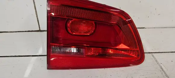 Tailgate rear/tail lights