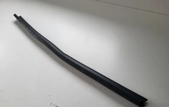Nissan Qashqai Rubber seal rear door window/glass 
