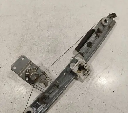 Rear door manual window regulator