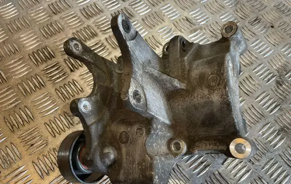 Hyundai Santa Fe Generator/alternator bracket CT2
