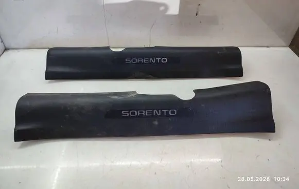 KIA Sorento Front sill trim cover 858732P300