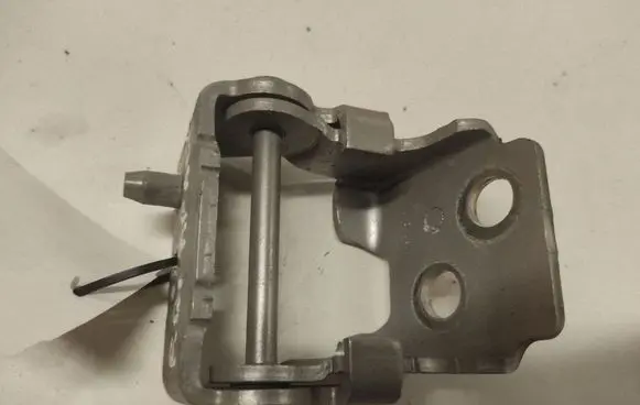 Citroen C5 Front door lower hinge
