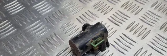 Subaru Forester SF Windscreen/windshield washer pump