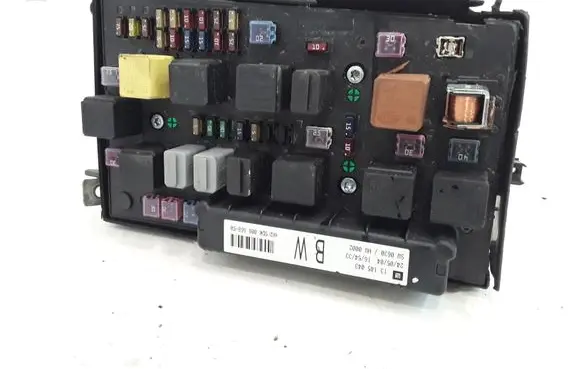 Opel Astra H Relay mounting block 