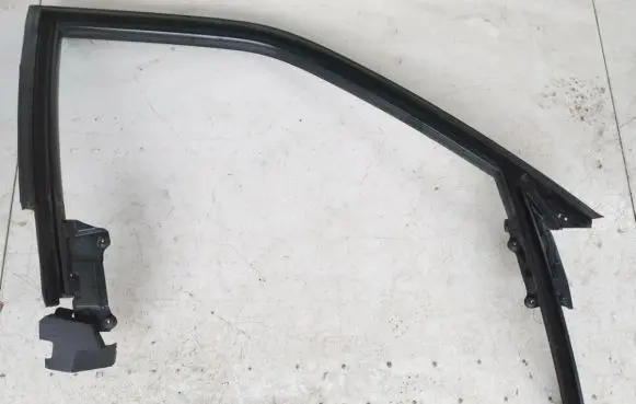 Audi 80 90 B3 Front door window/glass frame 