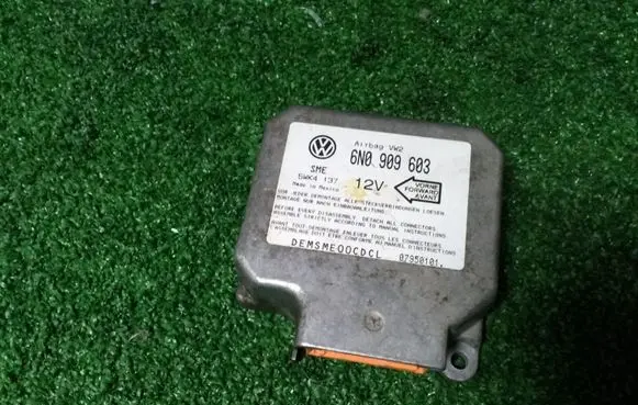 Volkswagen Golf III Airbag control unit/module 6N0909603 5WK4137 07950101