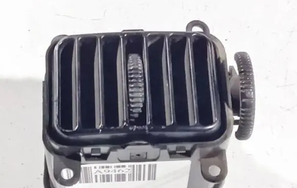 Mitsubishi Pajero Sport I Dash center air vent grill