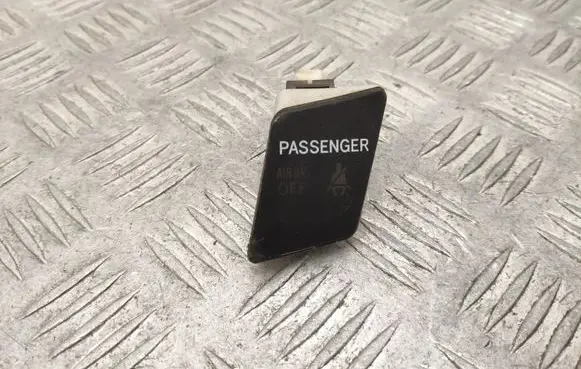 Passenger airbag on/off switch