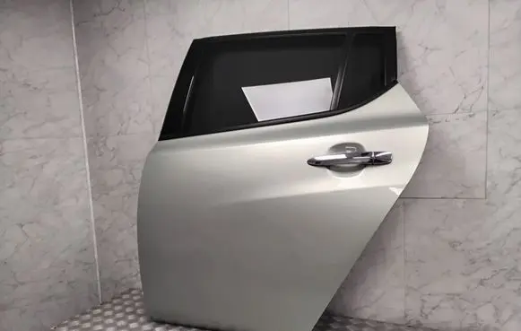 Nissan Leaf II (ZE1) Rear door 