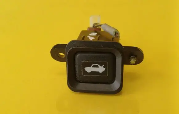 Honda CR-V Tailgate opening switch M08525