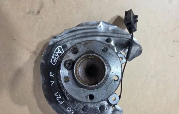 BMW 1 F20 F21 Front wheel hub spindle knuckle 18915910