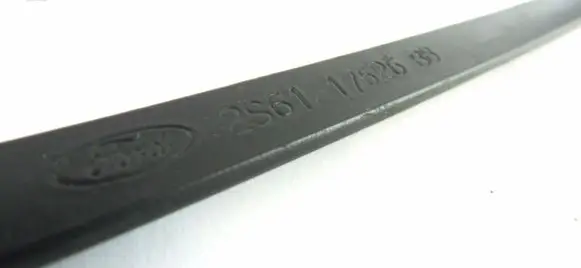 Front wiper blade arm