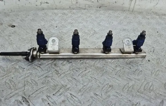 Hyundai i30 Fuel injectors set 353102B000