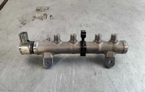 Volvo XC60 Fuel main line pipe 31432834