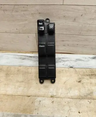 Nissan X-Trail T30 Electric window control switch