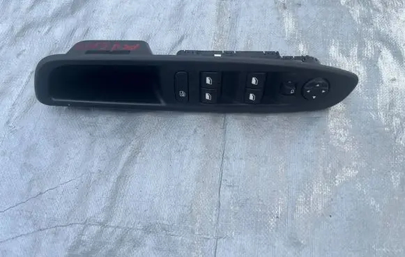 Jeep Avenger Quarter vent window switch 