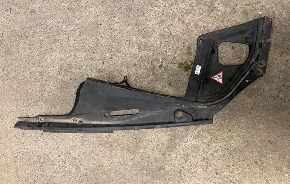 BMW 5 F10 F11 Other engine bay part 7019803 10627110