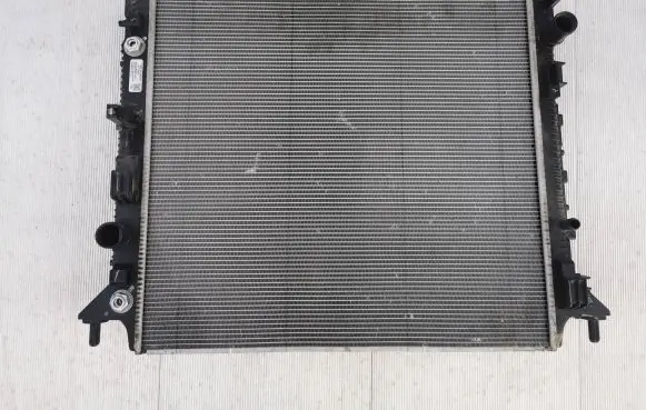 Chevrolet Corvette C7 Coolant radiator 84100110