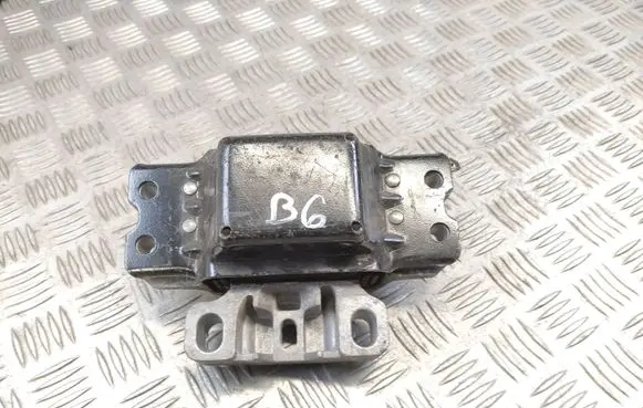 Volkswagen PASSAT B6 Engine mount bracket 3C0199555