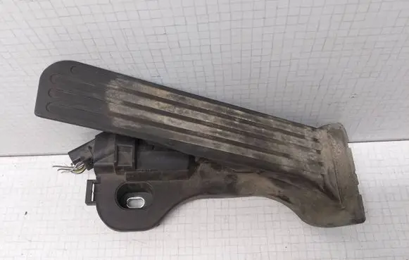 Volkswagen Golf V Accelerator throttle pedal 1K1721503L L0229106 6PV00860000
