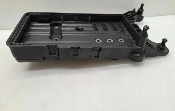 Volkswagen Tiguan Battery box tray 5QF915331A 5QF915321A