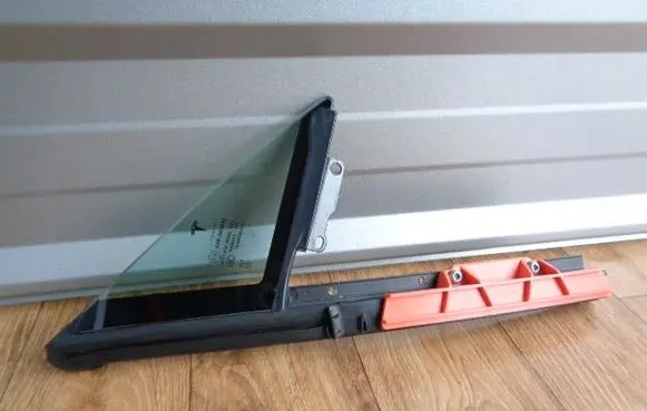 Tesla Model S Sliding door window/glass 