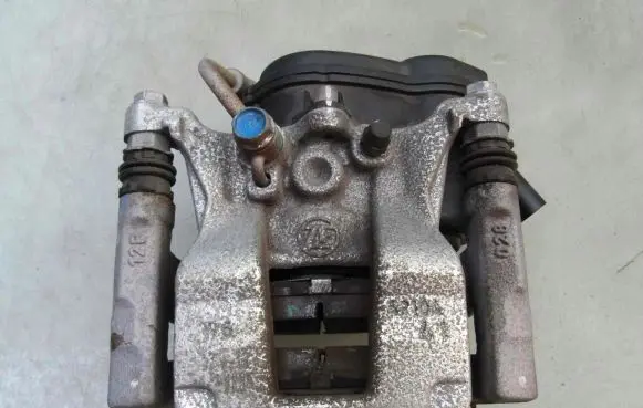 Honda CR-V Rear brake caliper A006P565