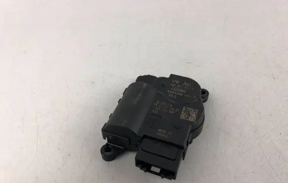 Volkswagen Tiguan Air flap motor/actuator 2Q0907511F