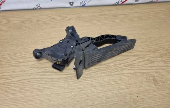 Hyundai i40 Accelerator throttle pedal IKL0196C3Z000
