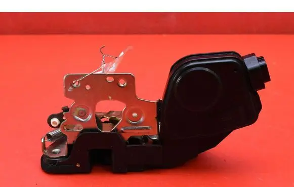 Hyundai Tucson JM Front door lock