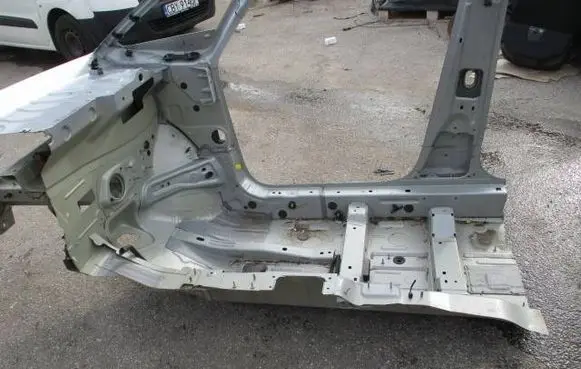 Citroen C4 II Picasso Front quarter panel 