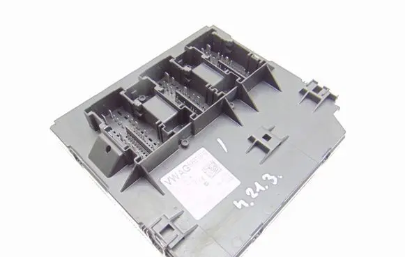 Volkswagen Jetta VI Other control units/modules 5K0937087AG