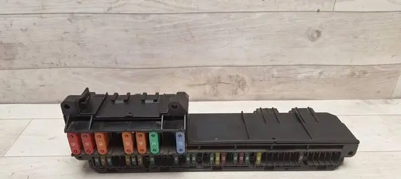 BMW 5 E60 E61 Fuse module 6957330 61146957330 6114695733001