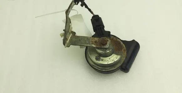 Volkswagen PASSAT B7 Horn signal A046522 7N0951223A