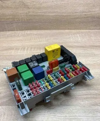 Opel Vectra B Fuse module 90504534 USED