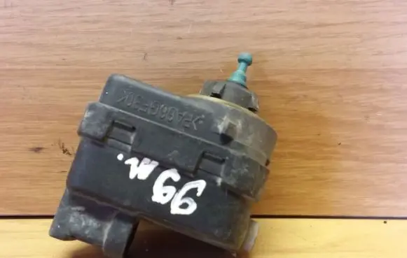 Renault Scenic I Headlight level adjustment motor 7700840141