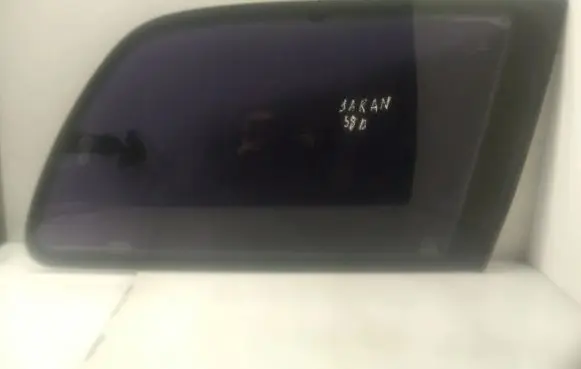 Volkswagen Sharan Rear side window 001100
