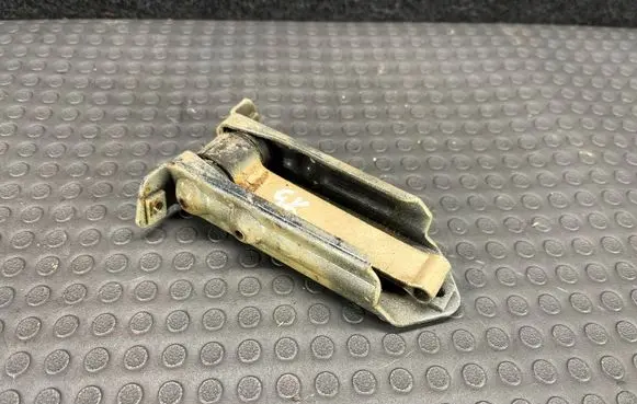 Mercedes-Benz S W126 Rear door check strap stopper 