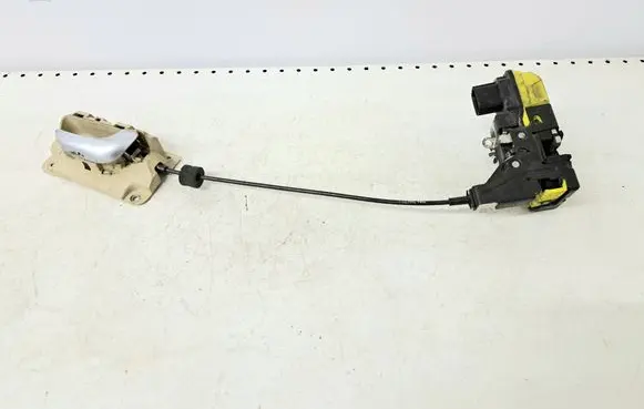 Volvo S80 Front door lock 30663043