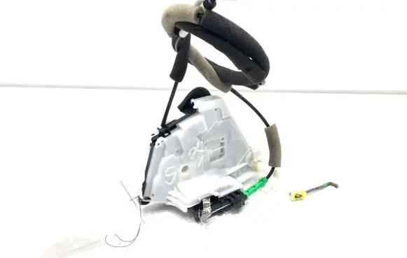 Nissan Qashqai J12 Front door lock 