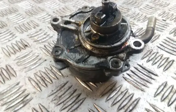 Mercedes-Benz C W203 Vacuum pump A6112300065