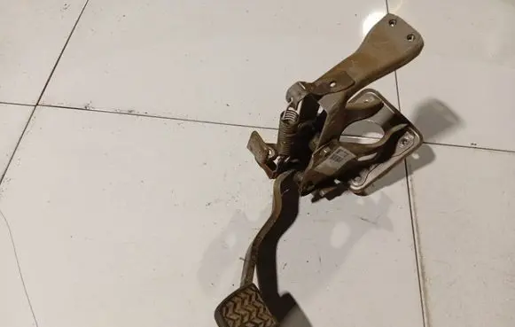 Toyota Previa (XR30, XR40) II Brake pedal 