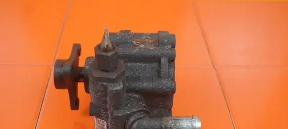 Renault Trafic II (X83) Power steering pump 7613955577 M9R786