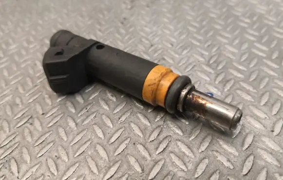 BMW 7 E65 E66 Fuel injector 7506924