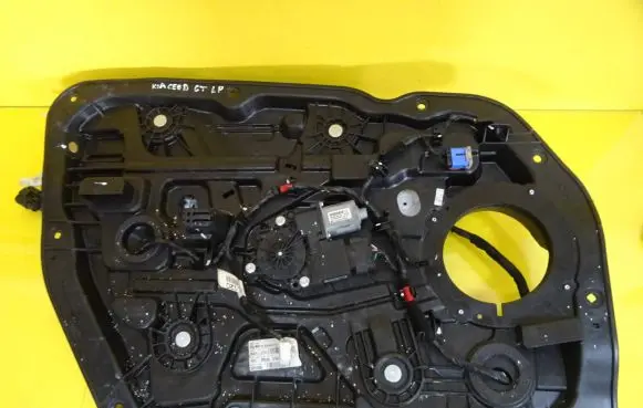 KIA Ceed Front door window regulator with motor 82450-A2010