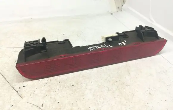 Nissan X-Trail T30 Third/center stoplight P1842