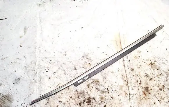 Audi A5 8T 8F Front door glass trim molding 8t8853283c