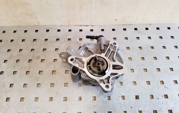 Ford Focus Vacuum pump 7021390500 9673836180