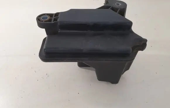 Vacuum air tank